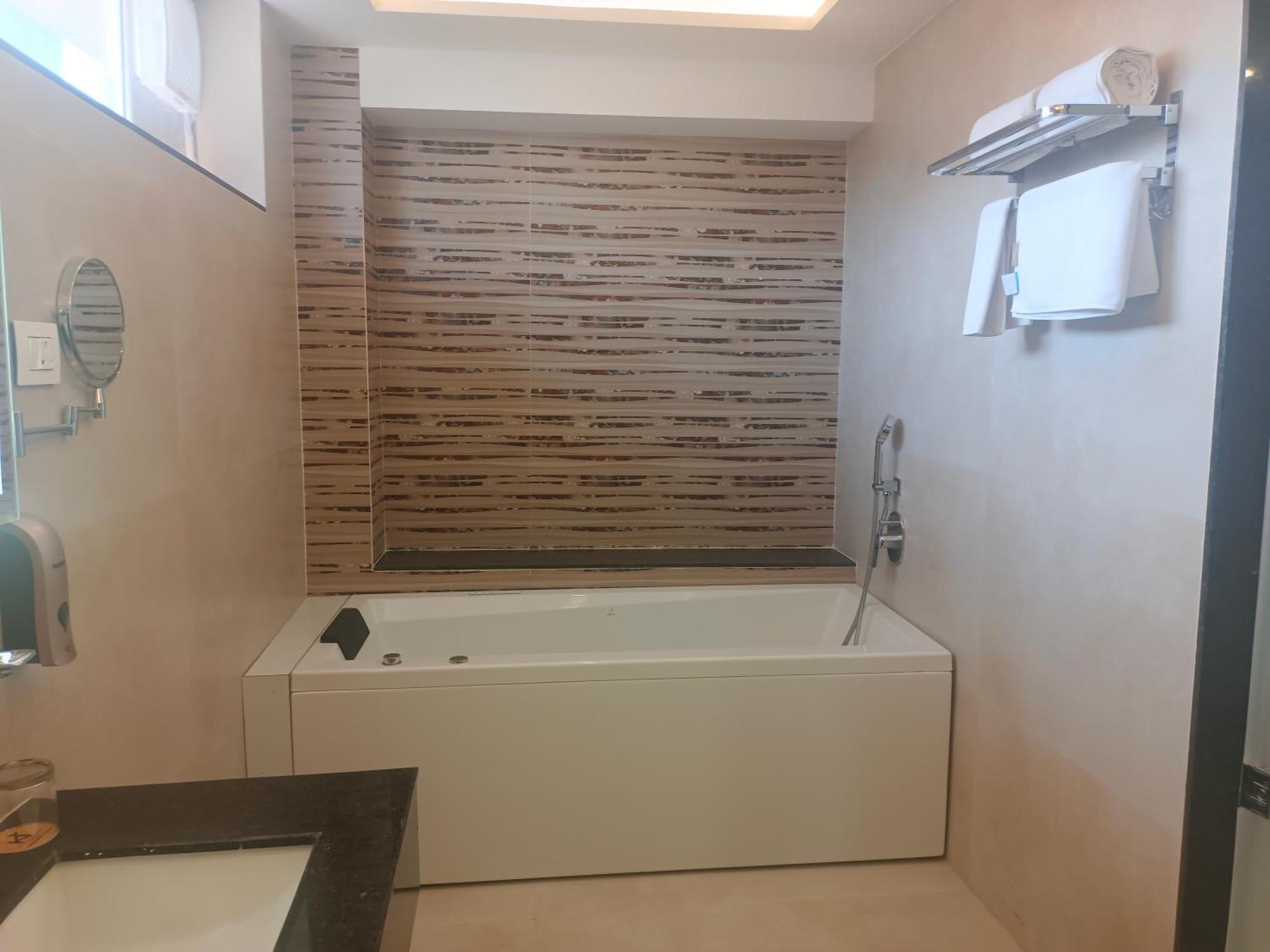 ג'אבלפור Hotel Kadamb Tree מראה חיצוני תמונה