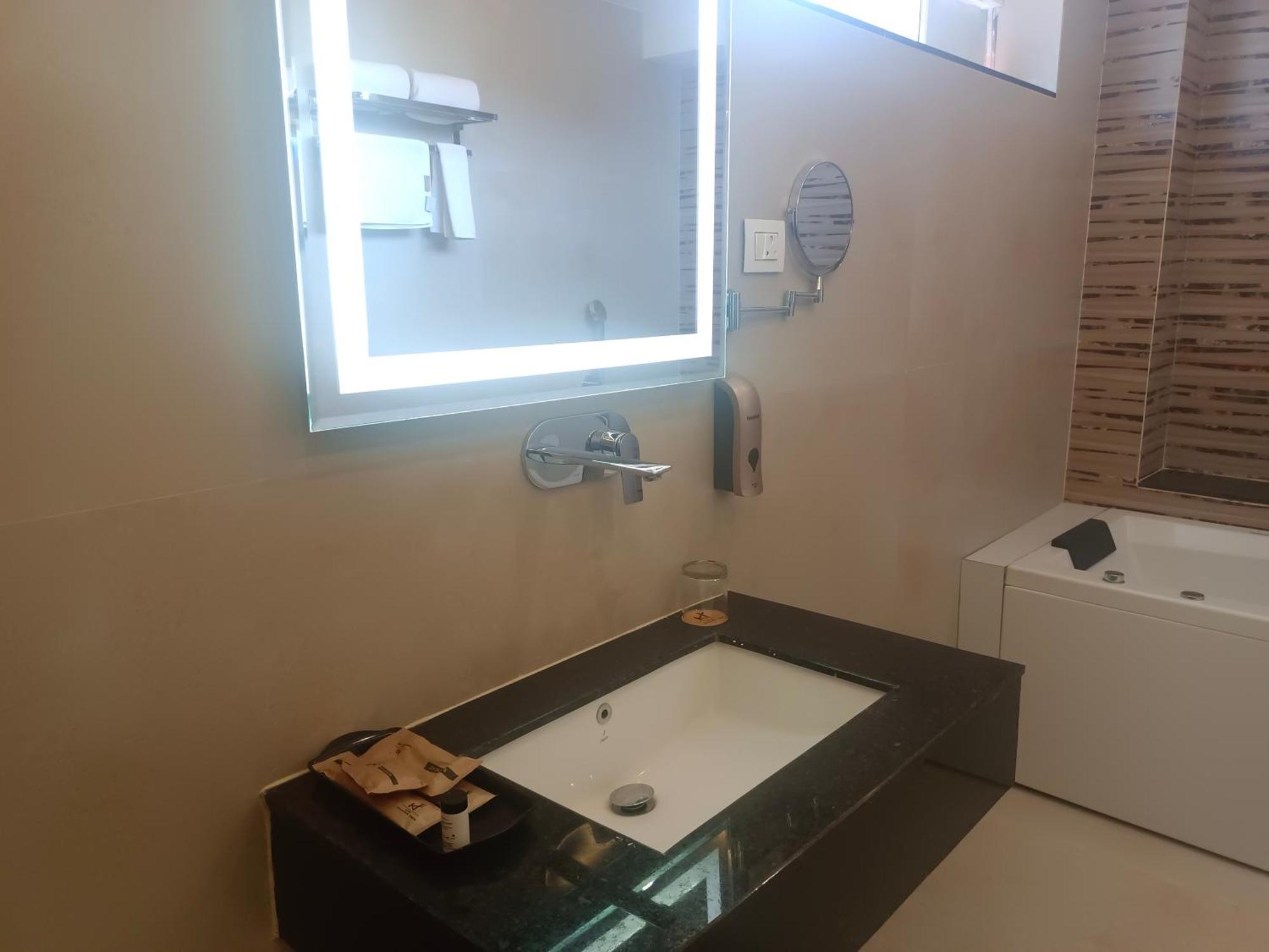 ג'אבלפור Hotel Kadamb Tree מראה חיצוני תמונה