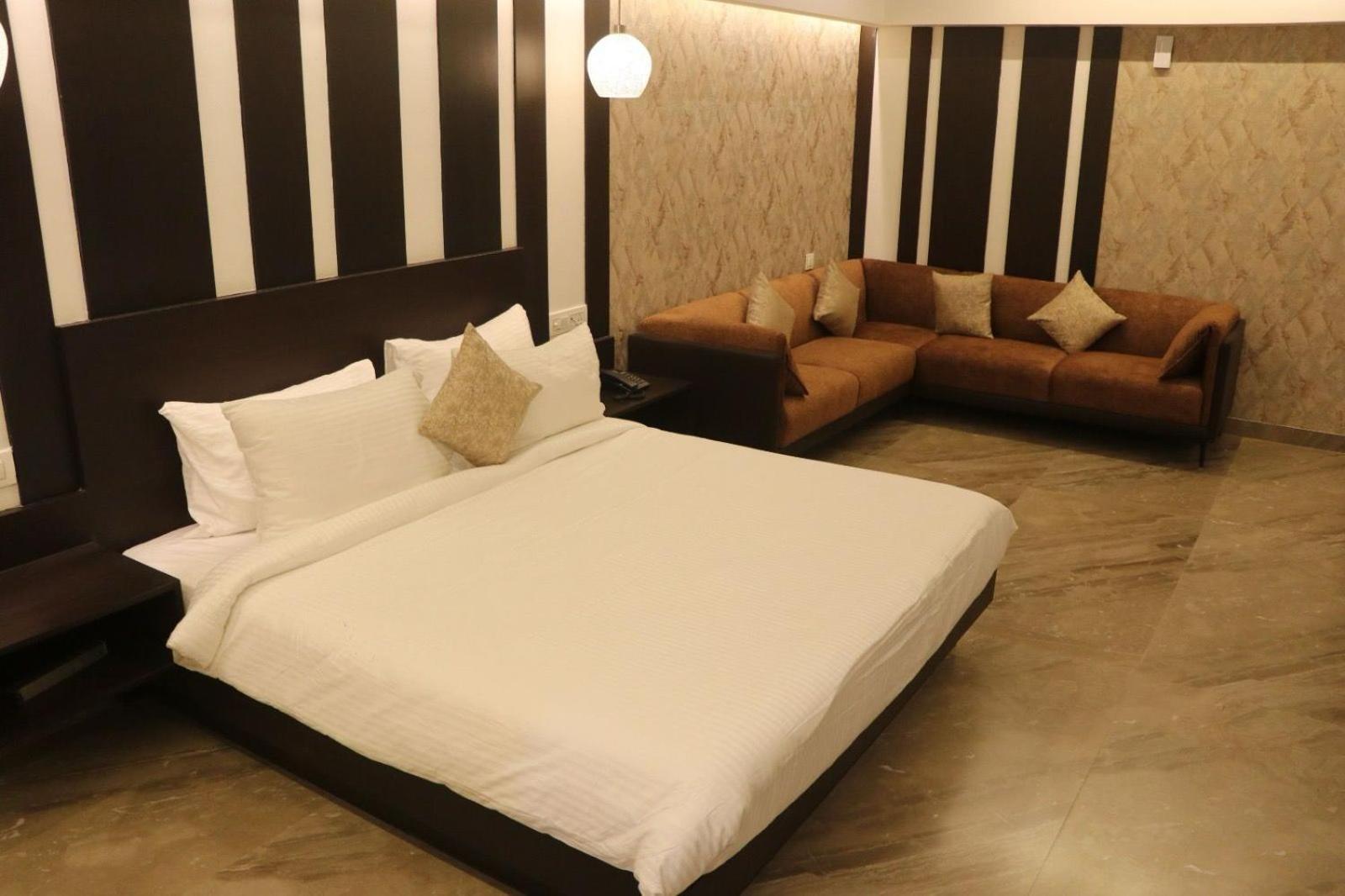 ג'אבלפור Hotel Kadamb Tree מראה חיצוני תמונה