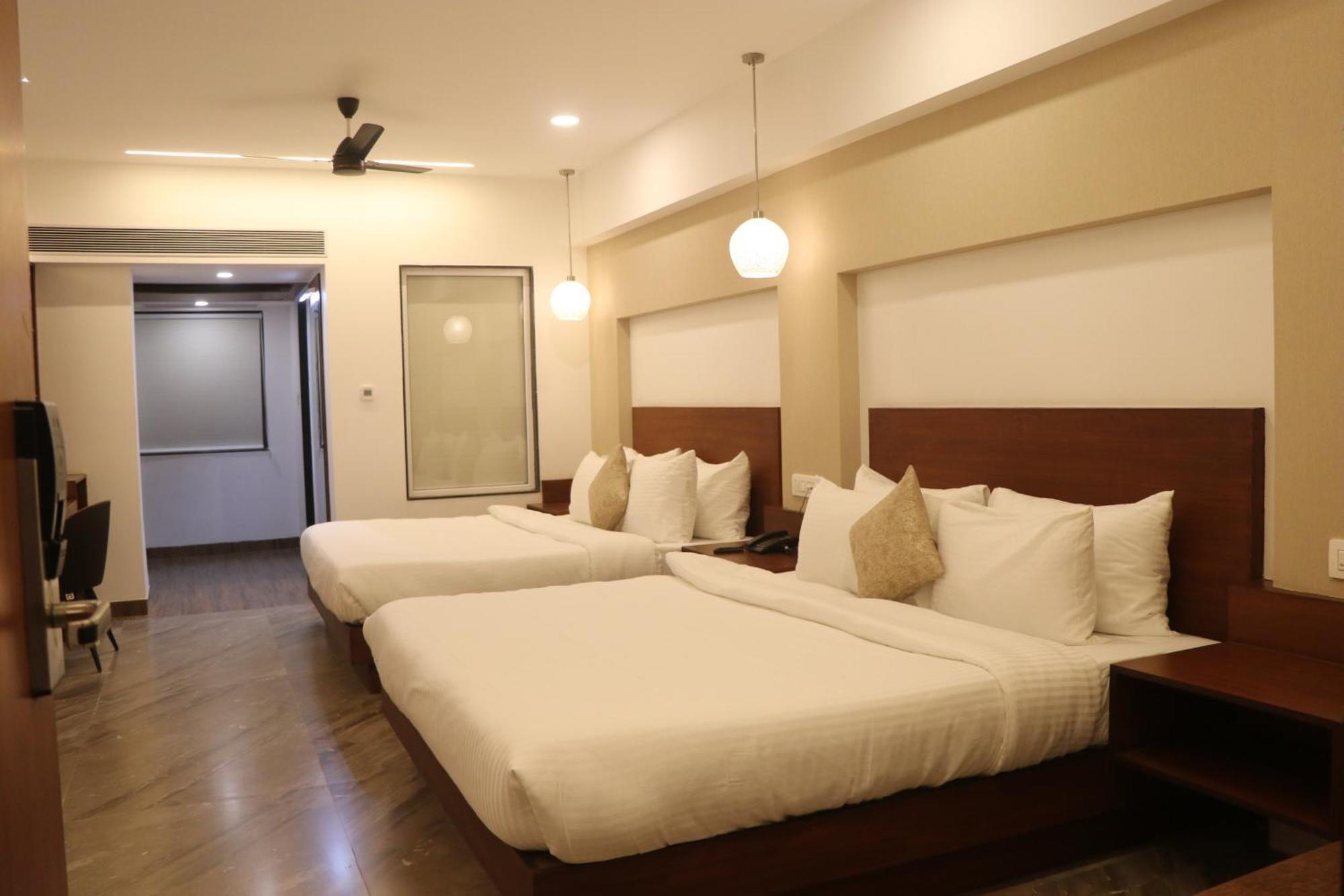 ג'אבלפור Hotel Kadamb Tree מראה חיצוני תמונה