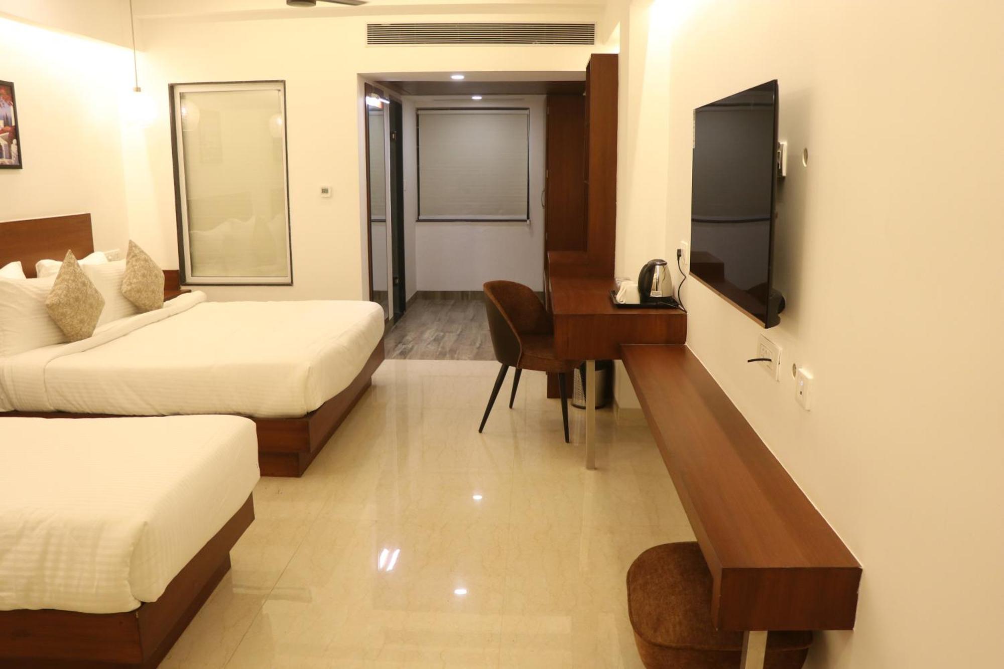 ג'אבלפור Hotel Kadamb Tree מראה חיצוני תמונה