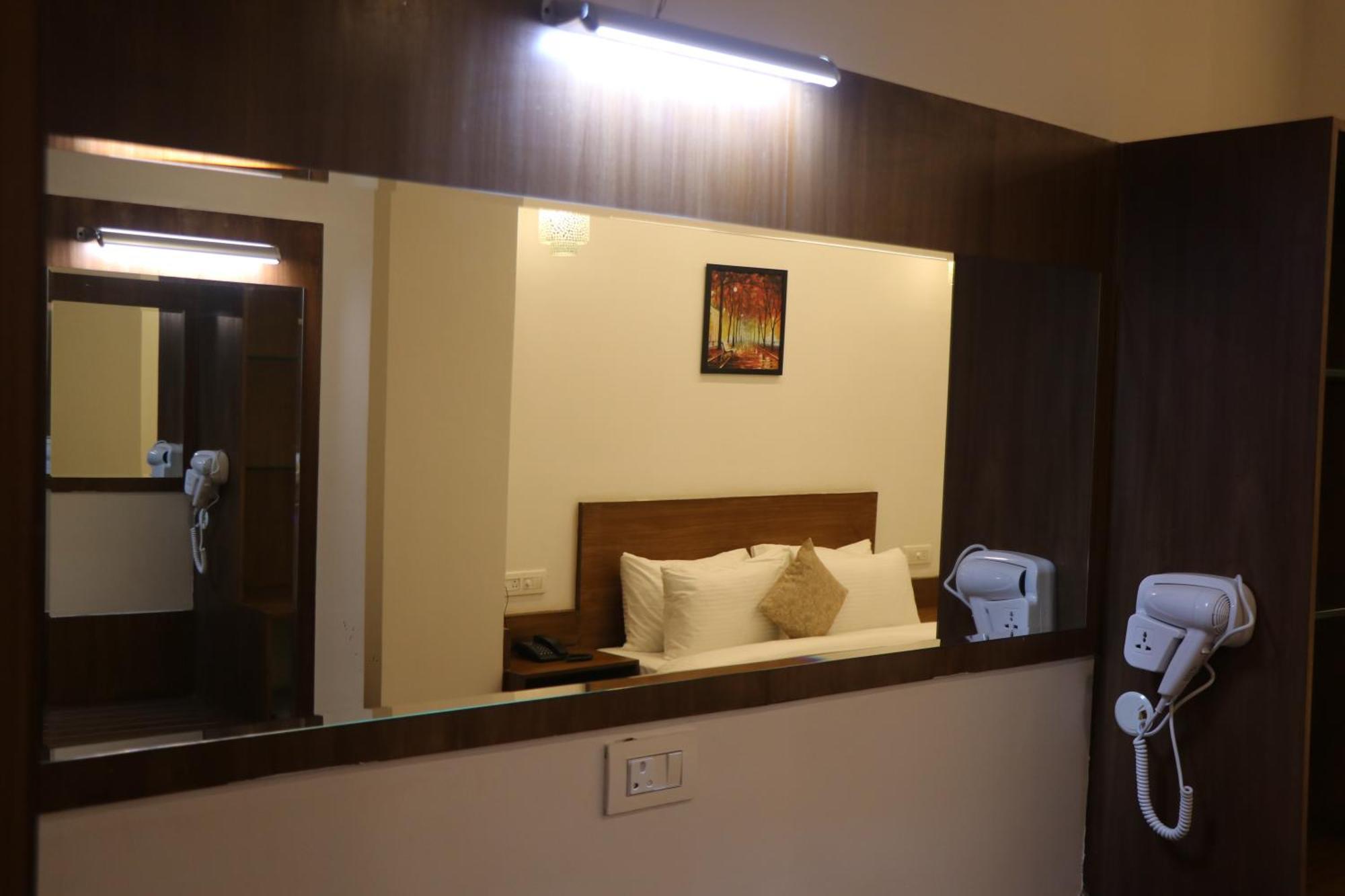 ג'אבלפור Hotel Kadamb Tree מראה חיצוני תמונה